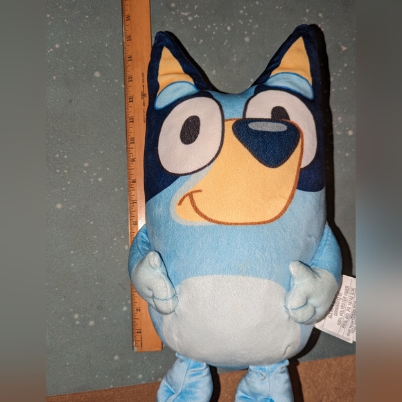Set of three Bluey plush stuffed animals - two Bluey and one Bingo - Picture 6 of 11
